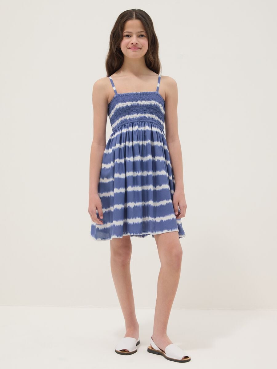 Blaues gestreiftes M&auml;dchenkleid aus reiner Viskose mit schmalen Tr&auml;gern, Wide Fit_0