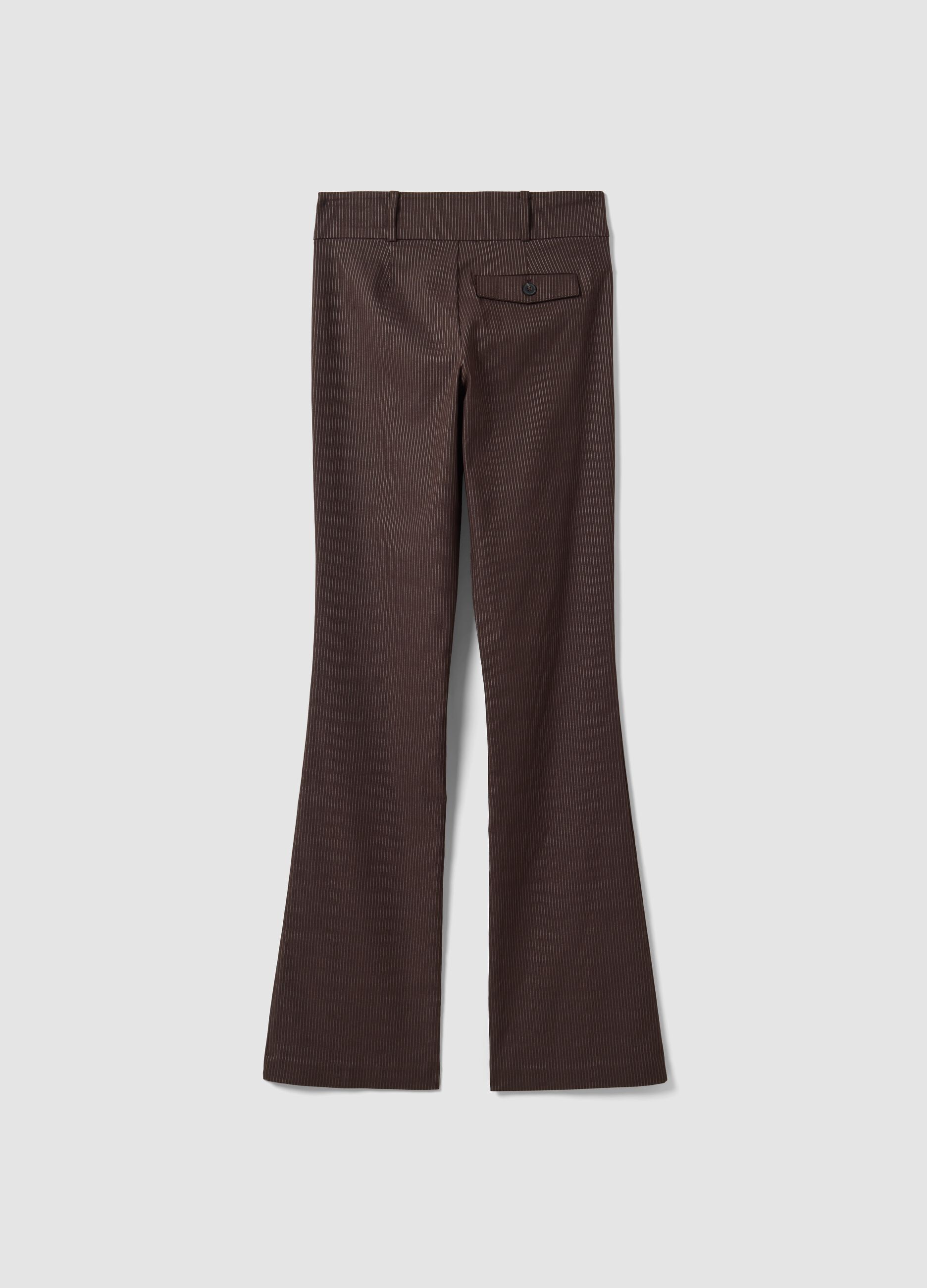 Pantaloni marroni flare in viscosa elasticizzata con fantasia gessata