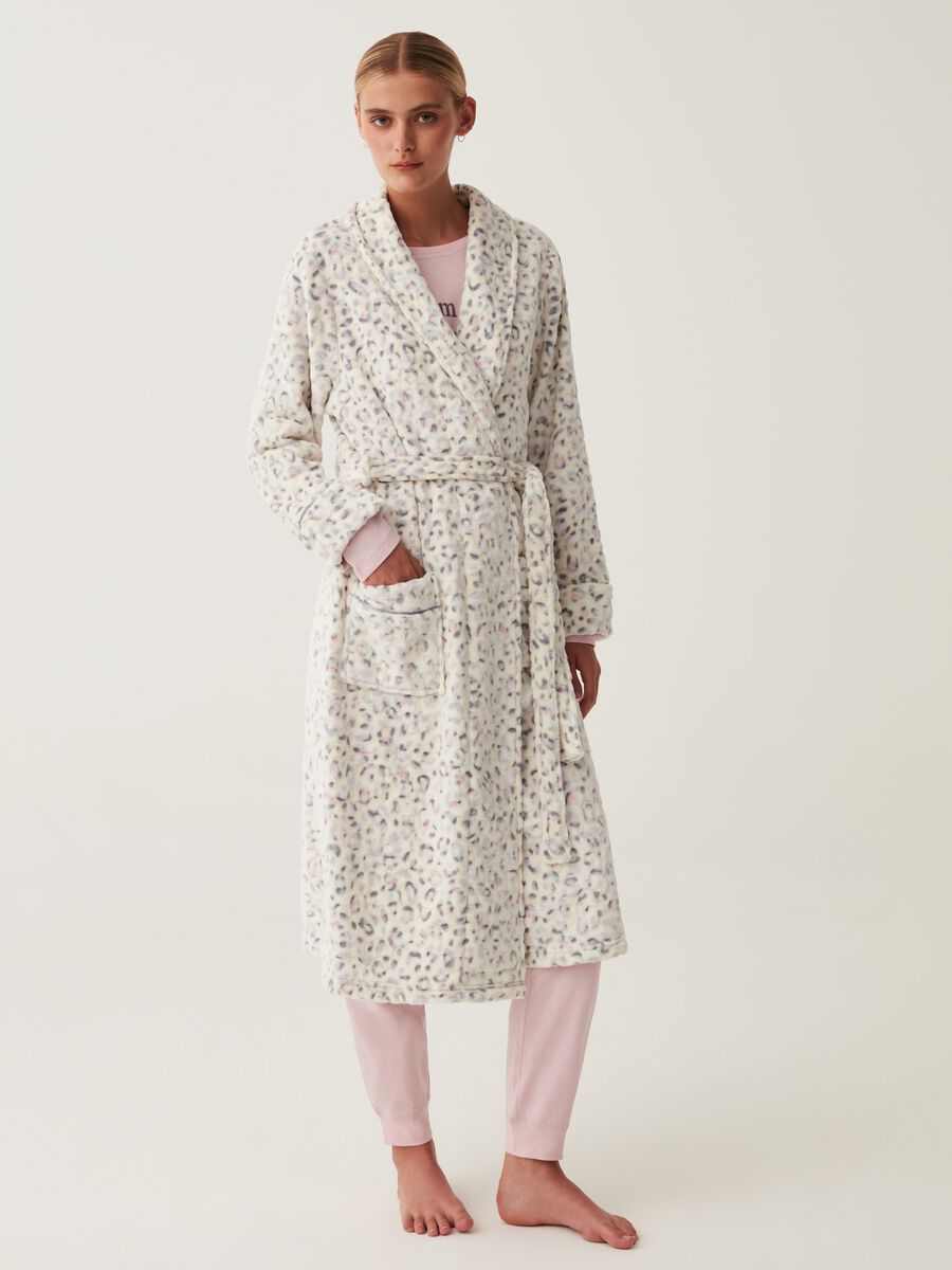 Long dressing gown with animal print pattern_0
