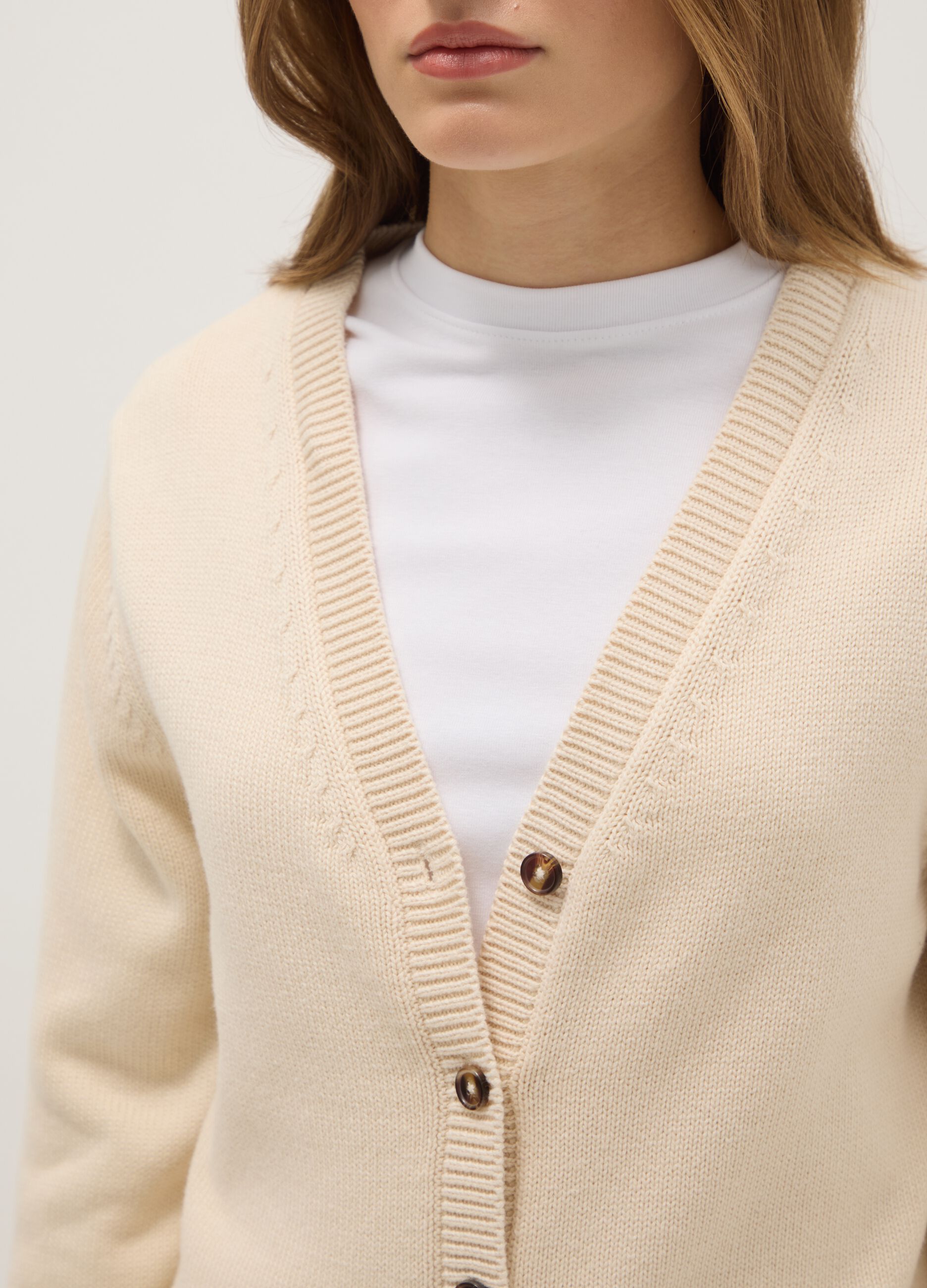 Beige V-neck cardigan in pure cotton with regular fit
