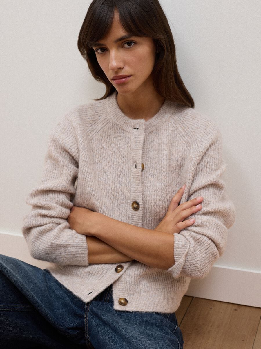 Beiger Rundhals-Cardigan aus elastischer Wolle und Alpaka, Regular Fit_1