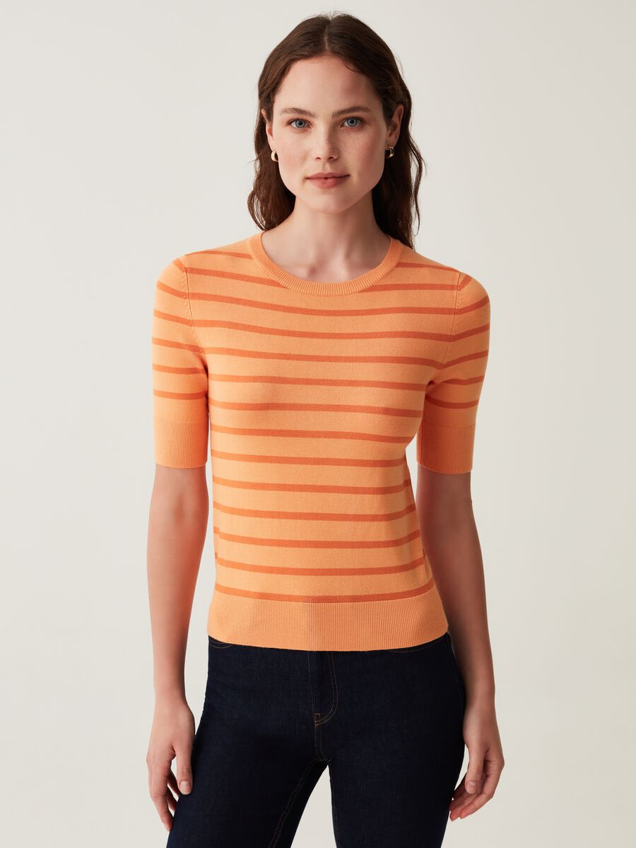 Short-sleeved top with striped pattern_0