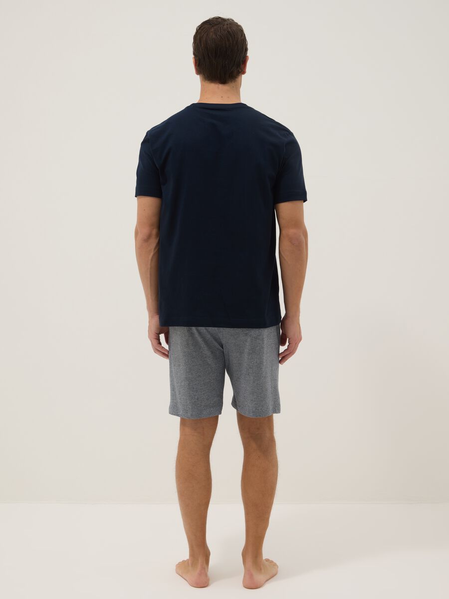 &Kappa;&omicron;&nu;&tau;ό &pi;&upsilon;&tau;&zeta;ά&mu;&alpha; &alpha;&pi;ό &kappa;&alpha;&theta;&alpha;&rho;ό &beta;&iota;&omicron;&lambda;&omicron;&gamma;&iota;&kappa;ό &pi;&omicron;&lambda;ύ&chi;&rho;&omega;&mu;&omicron; &beta;&alpha;&mu;&beta;ά&kappa;&iota; &sigma;&epsilon; &kappa;&alpha;&nu;&omicron;&nu;&iota;&kappa;ή &gamma;&rho;&alpha;&mu;&mu;ή_2