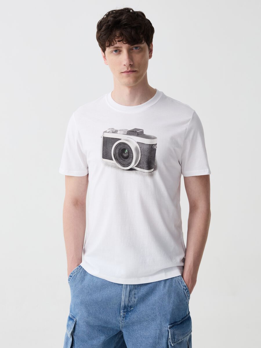 T-shirt con stampa macchina fotografica_1