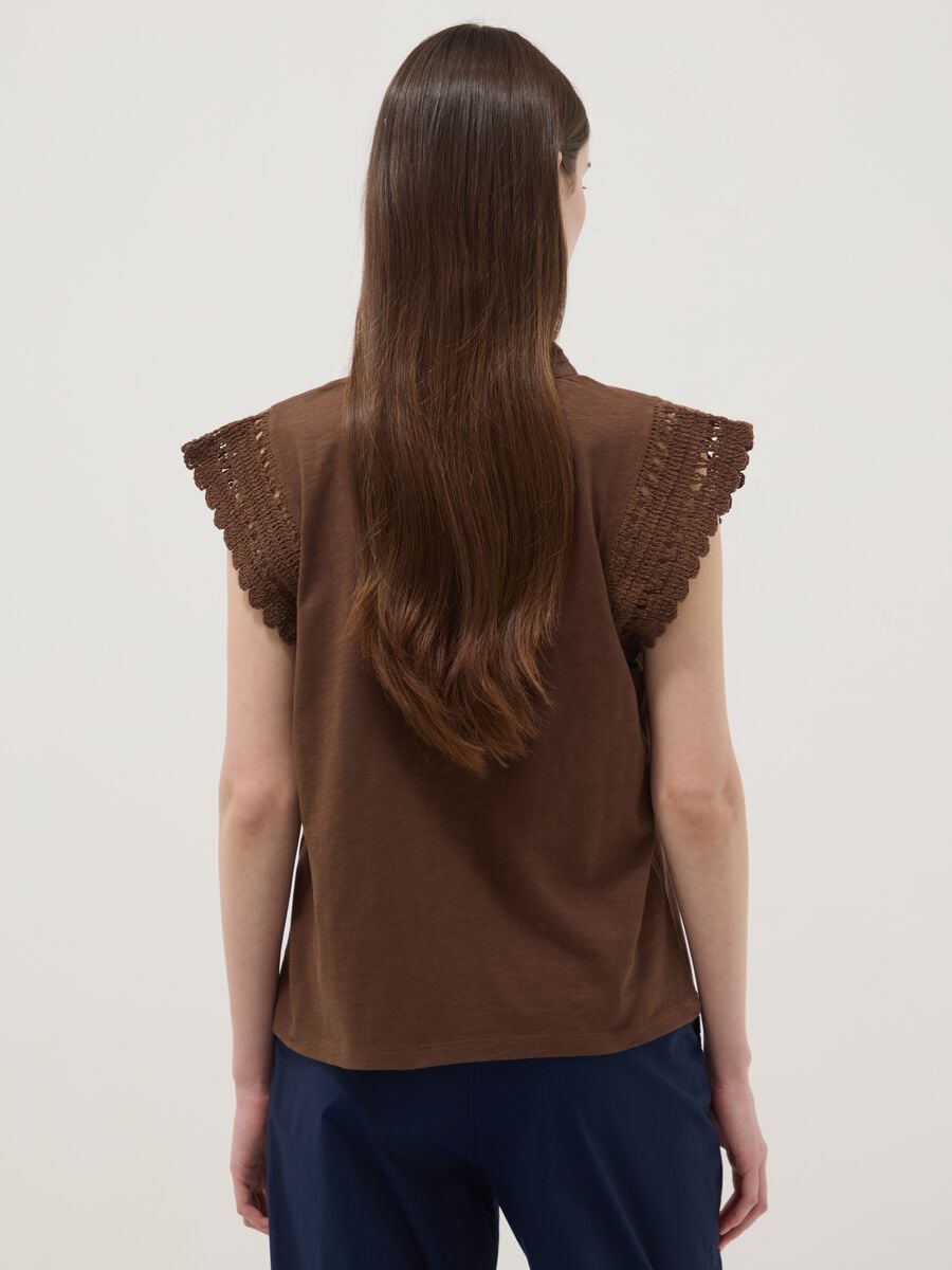 Brown pure cotton T-shirt with crochet details, regular fit_3