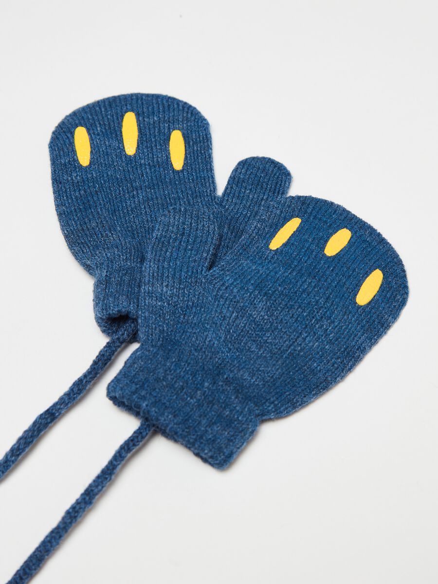 Set with embroidered beanie and mittens_1