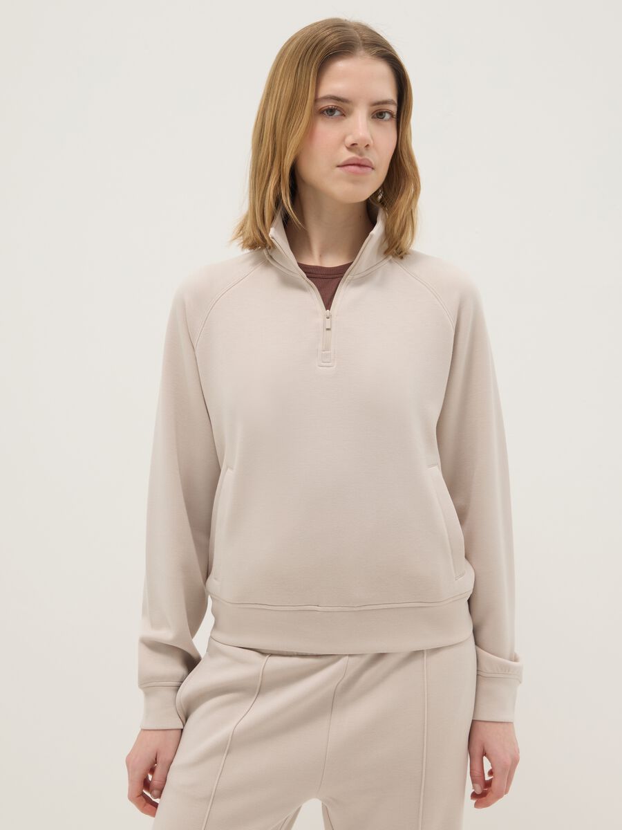 Sweatshirt regular fit em mistura de modal beige com meia ziper_0