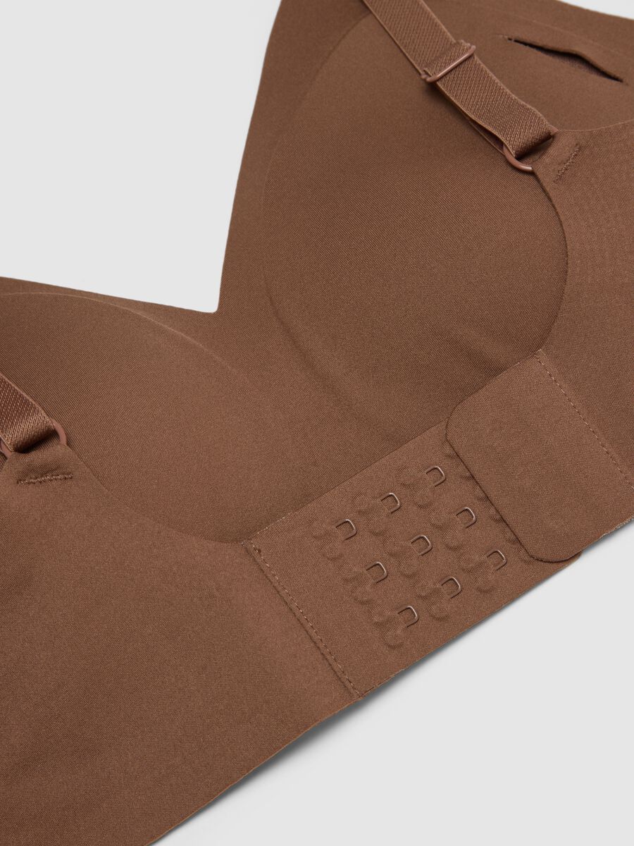 Sujetador marr&oacute;n sin costuras con relleno removible_5