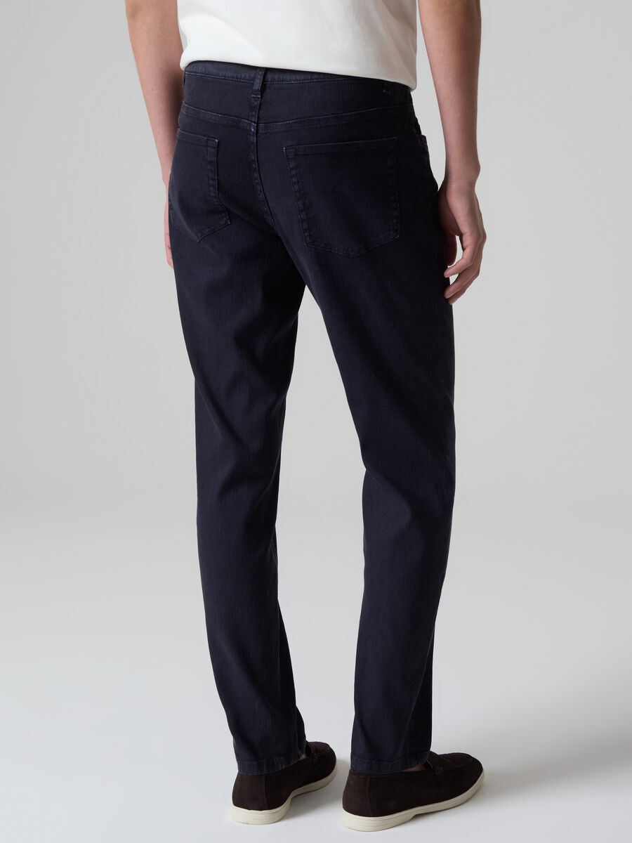 Contemporary slim-fit jeans with five pockets_2