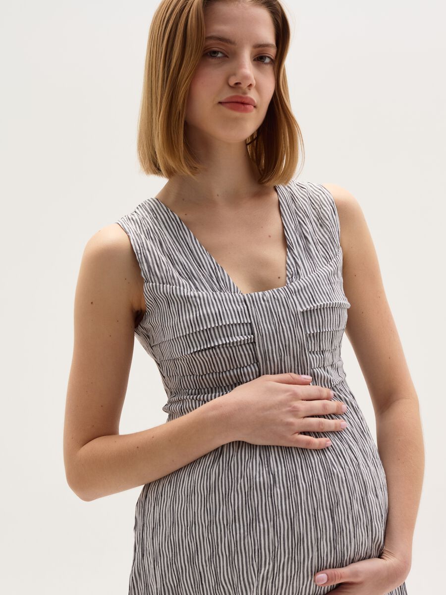 Maternity dress with thin stripes_0