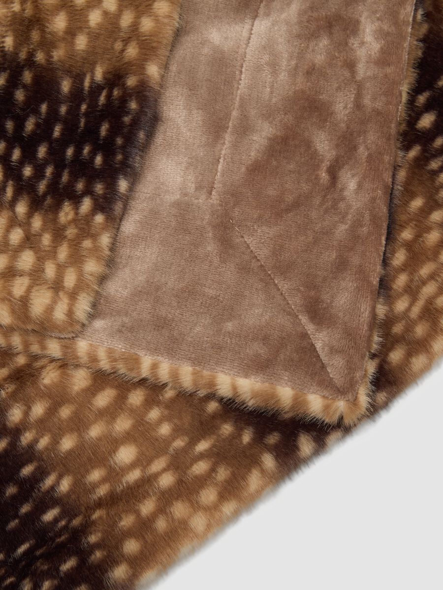 Brown blanket with leopard print_1