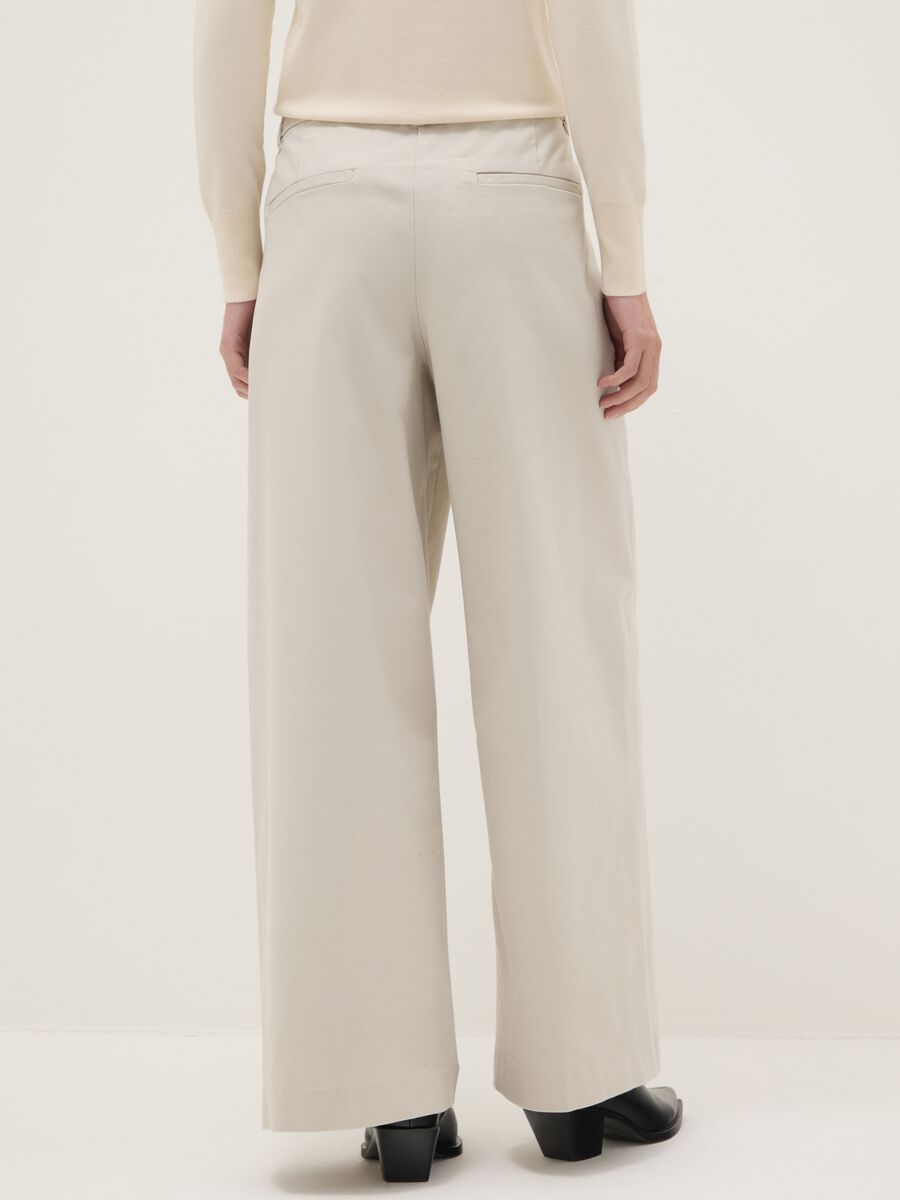 Beige wide-leg stretch cotton chino trousers regular fit_3