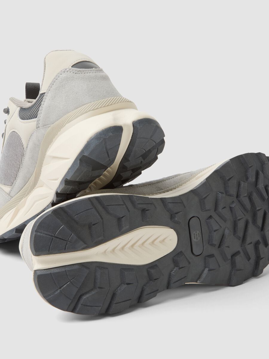 Grey casual lace-up trainers with running-style sole_1