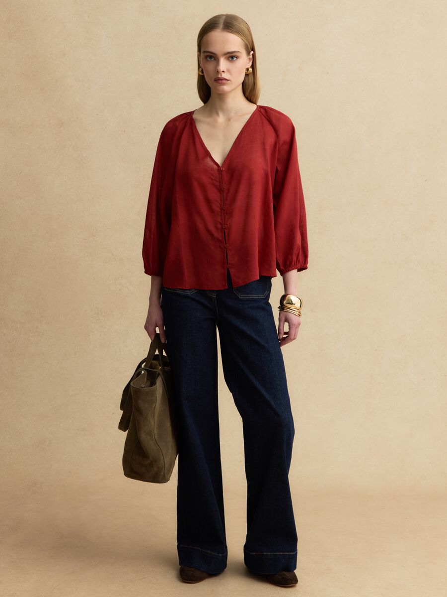 Camisa vermelha em mistura de rami e lyocell com decote em V, corte regular_2