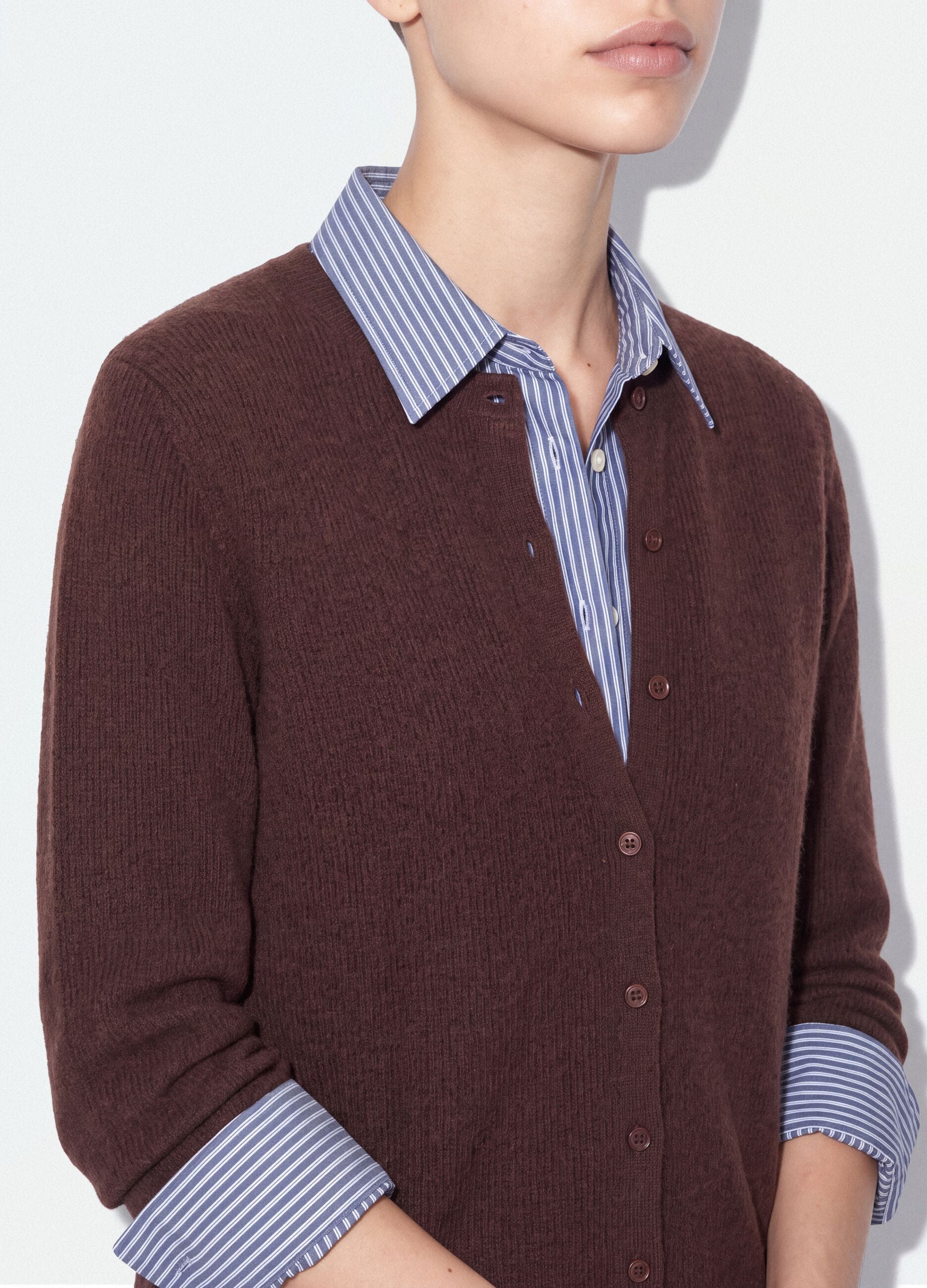Brauner Rundhals-Cardigan aus Lyocell-Wollmix im Oversize-Fit