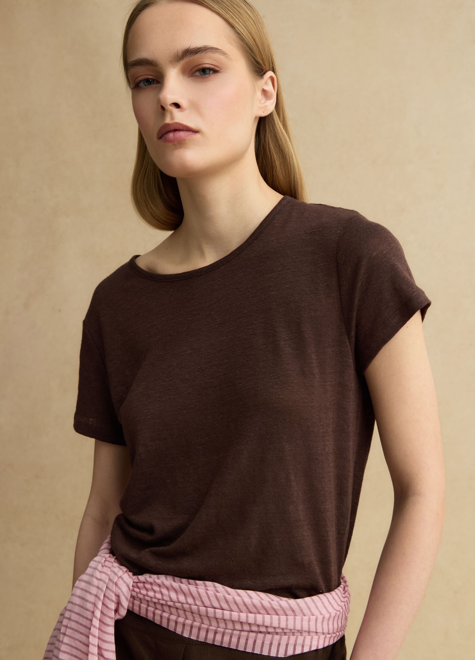 Brown short-sleeved pure linen T-shirt, regular fit