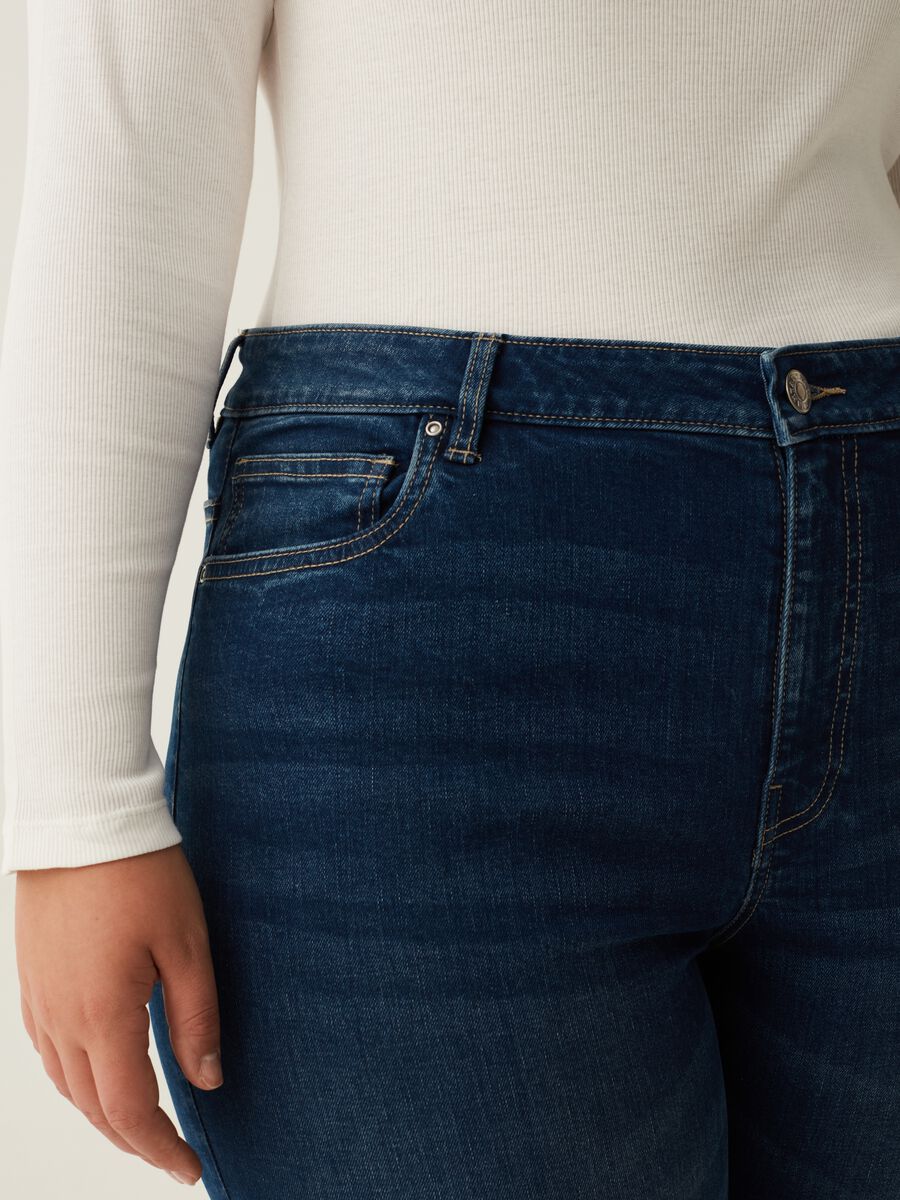 Curvy straight-fit jeans with fading_3