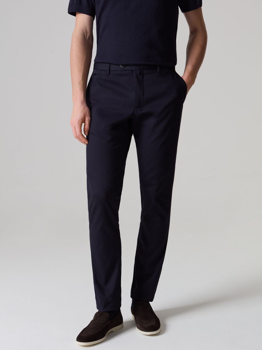Contemporary City chino trousers with five pockets_1
