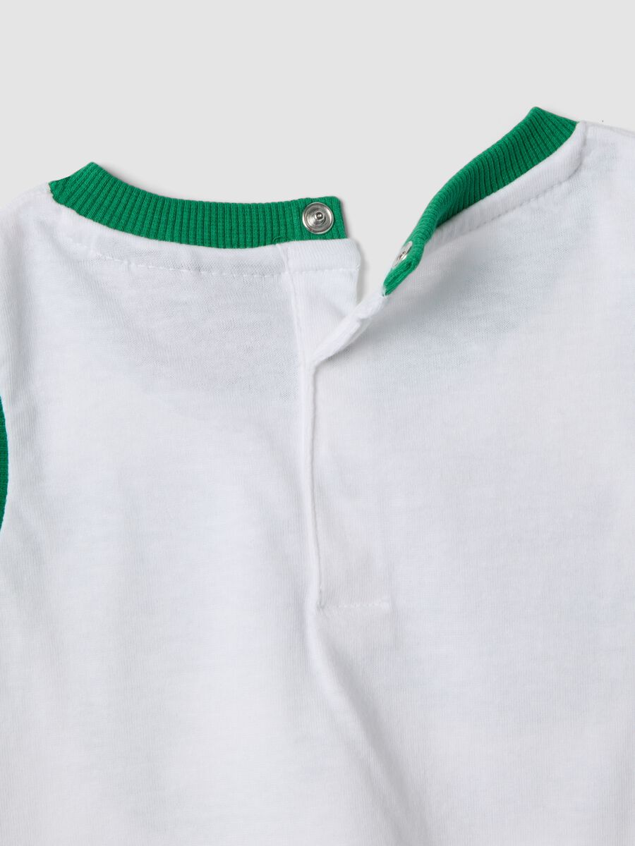 Completo bianco e verde in puro cotone con top e shorts per bimbo regular fit_2