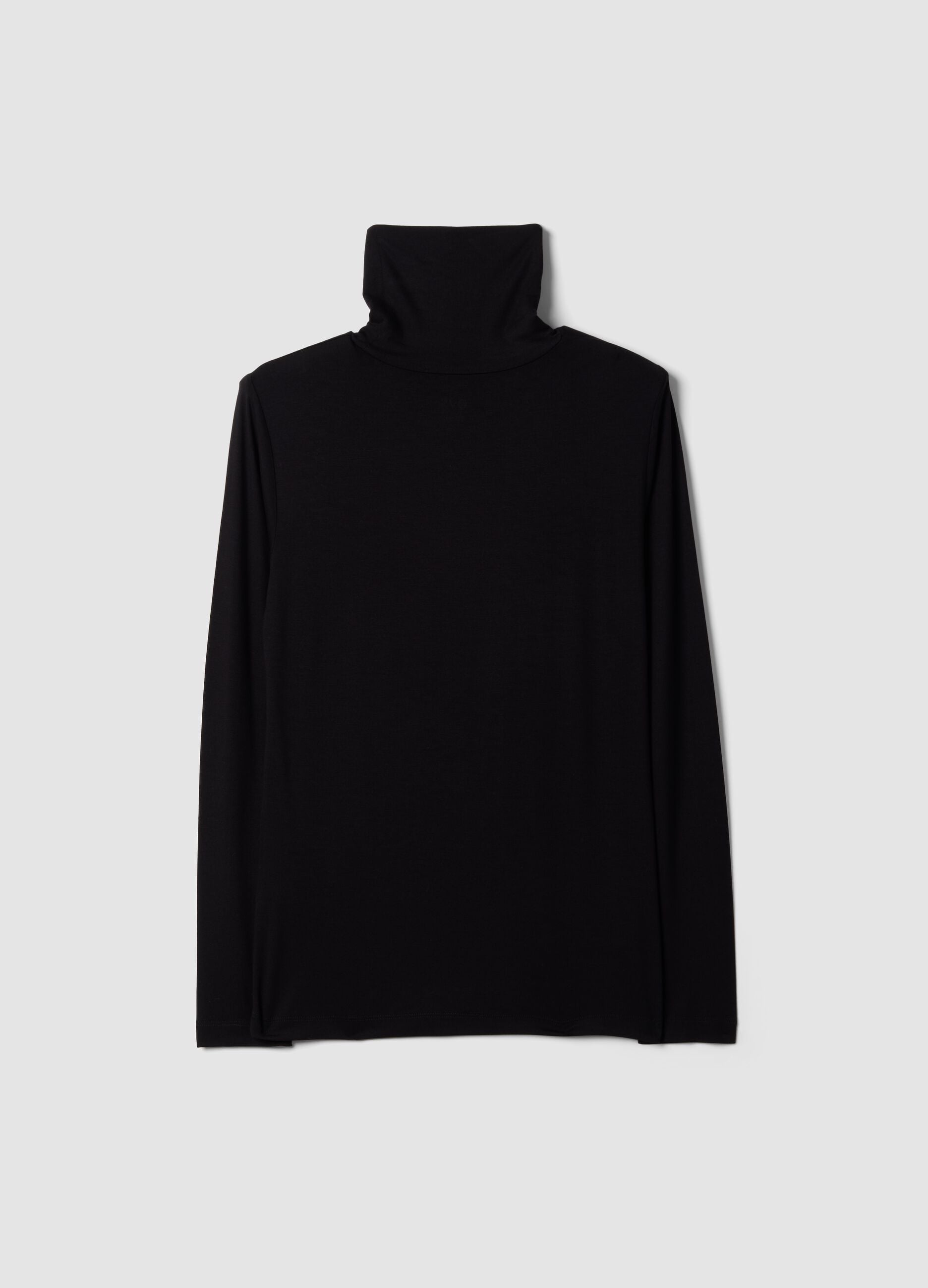 Schwarzes Shirt aus elastischer Viskose mit Stehkragen, Regular Fit