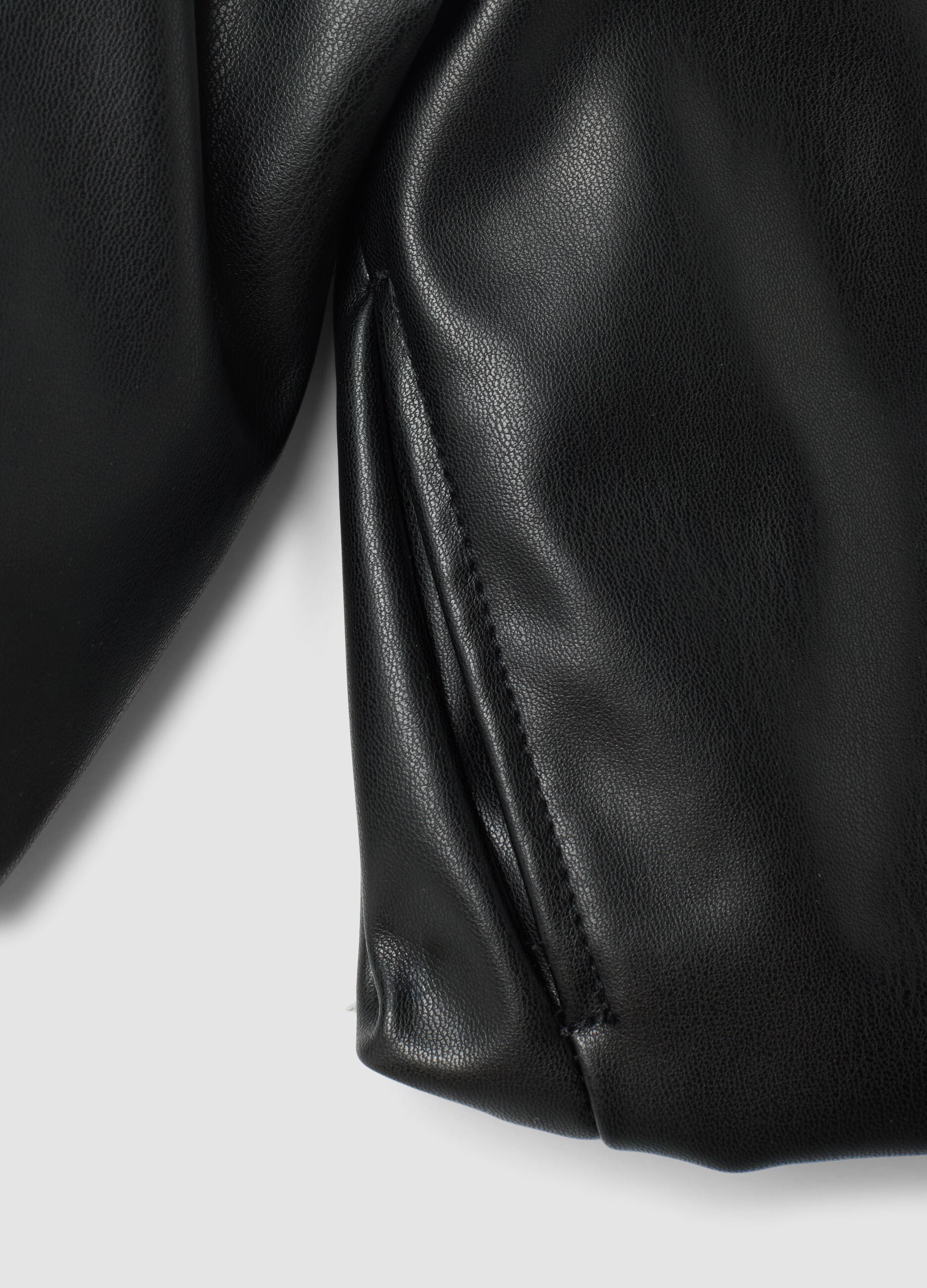 Schwarze wattierte M&auml;dchenjacke mit Reissverschluss