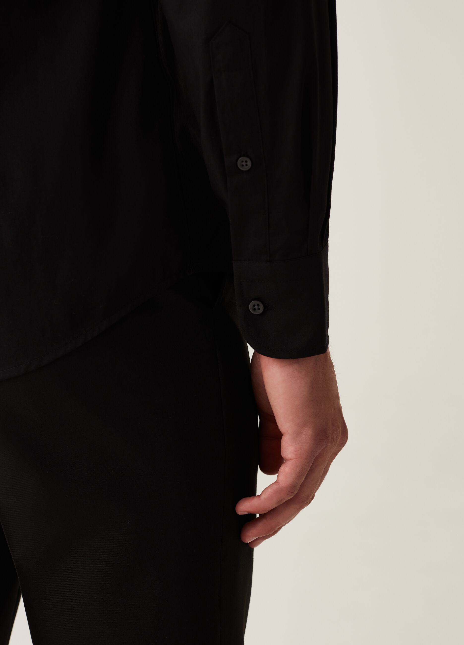 Slim-fit shirt with button-down collar_3