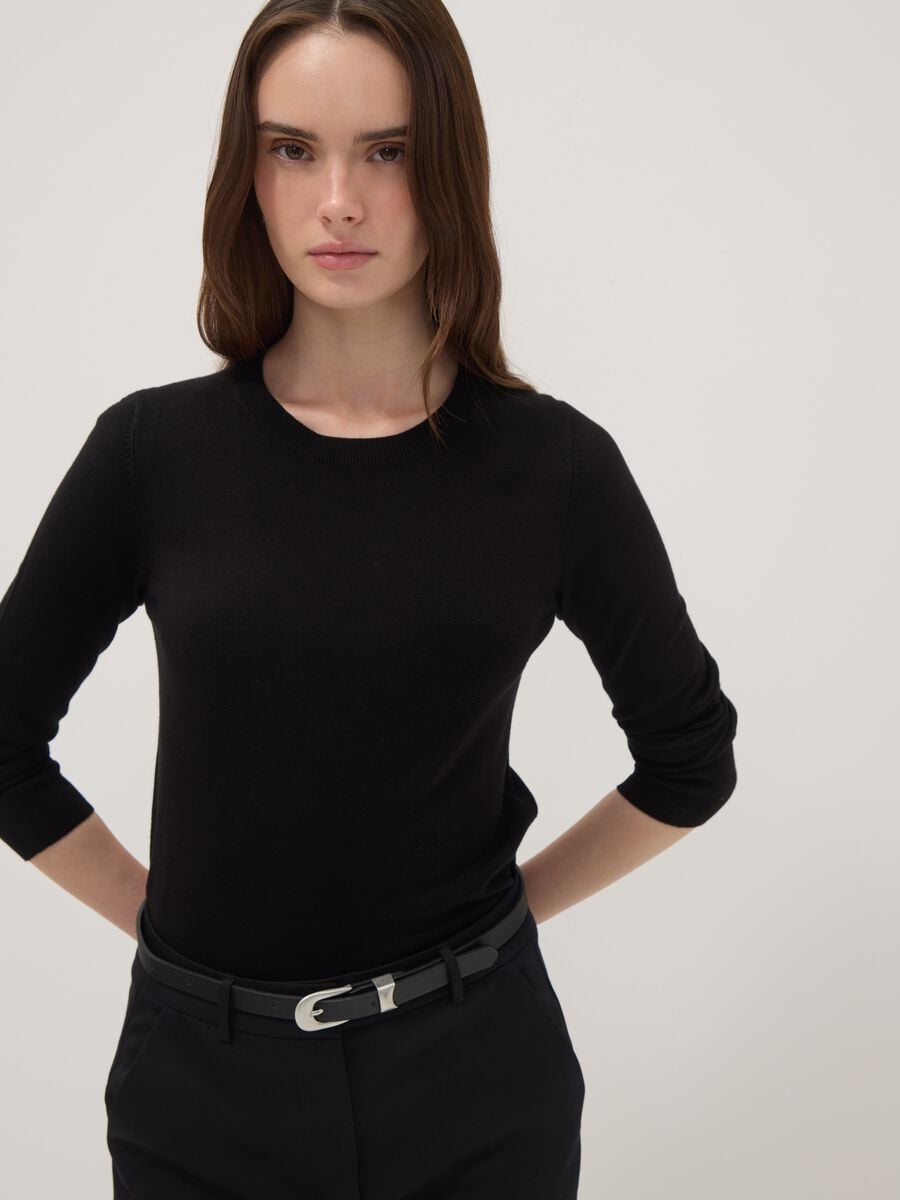 Schwarzer, enganliegender Pullover_0