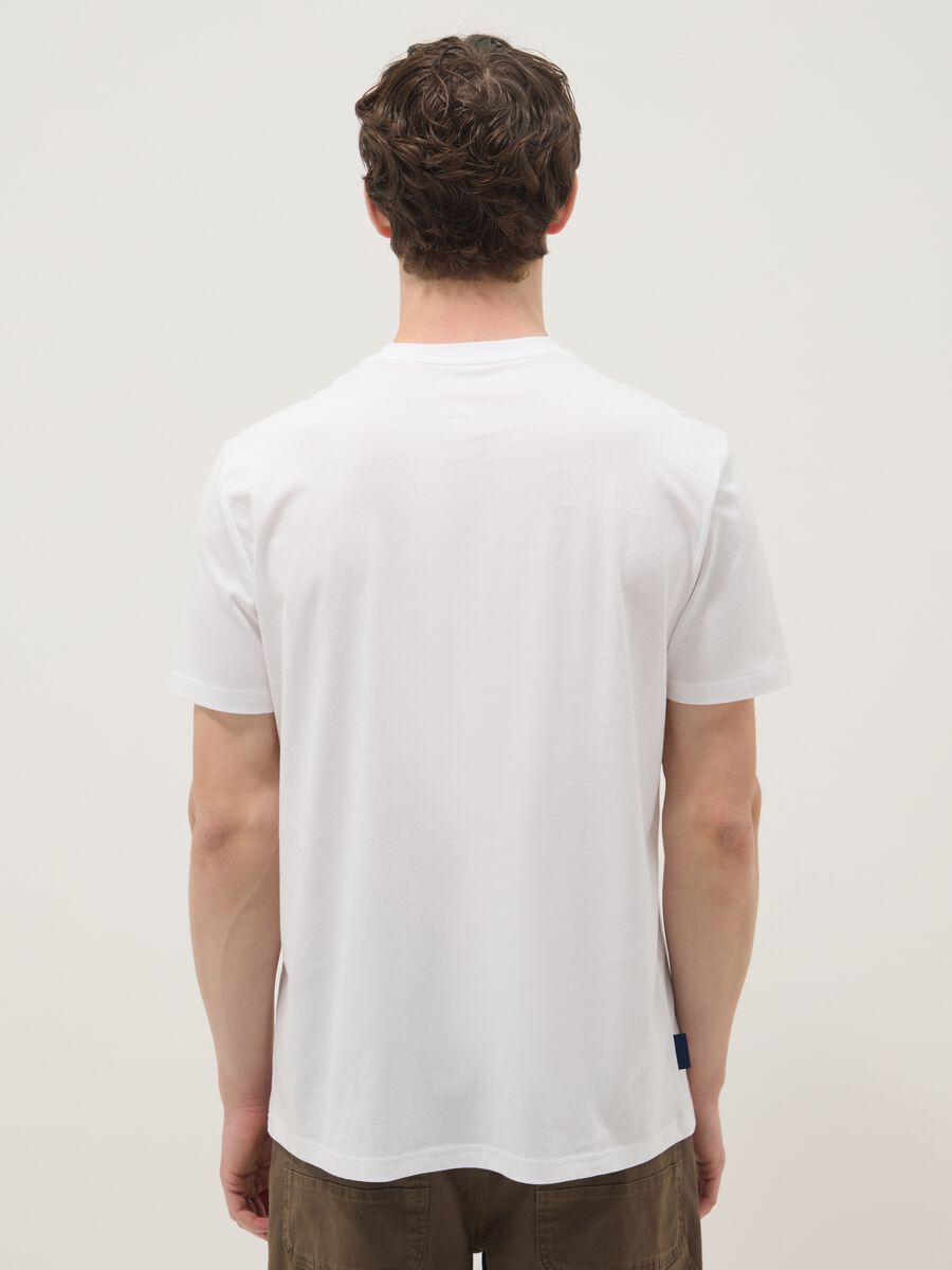 Wei&szlig;es T-Shirt aus reiner Baumwolle mit Print, Regular Fit_3