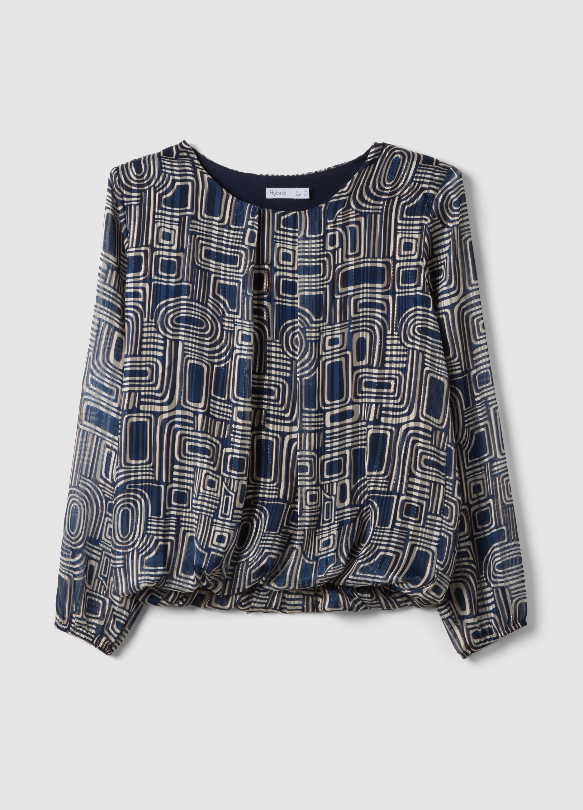 Blusa azul com padr&atilde;o geom&eacute;trico e mangas compridas, corte regular