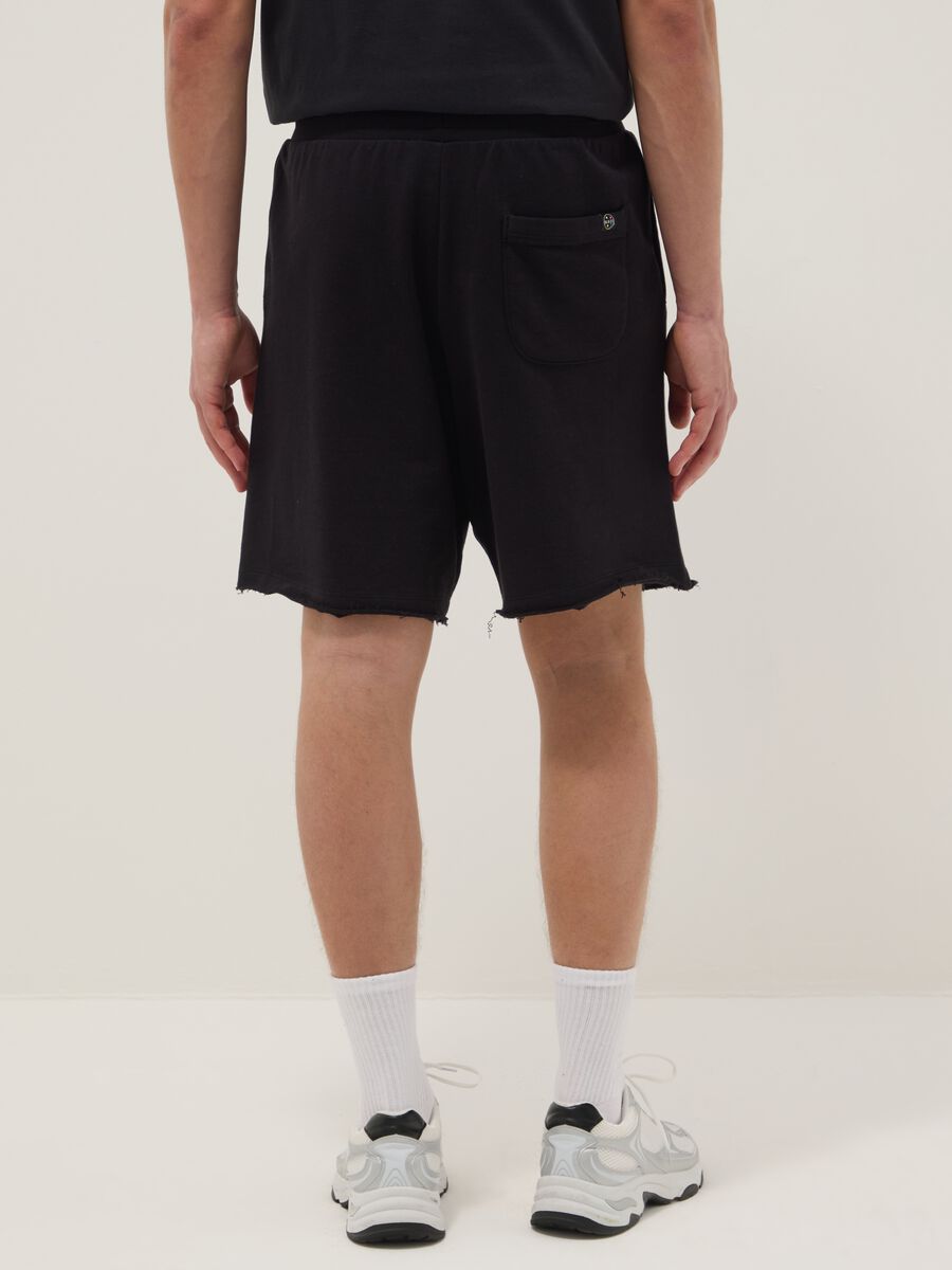 Black pure cotton relaxed-fit Bermuda shorts with raw-cut hems_2