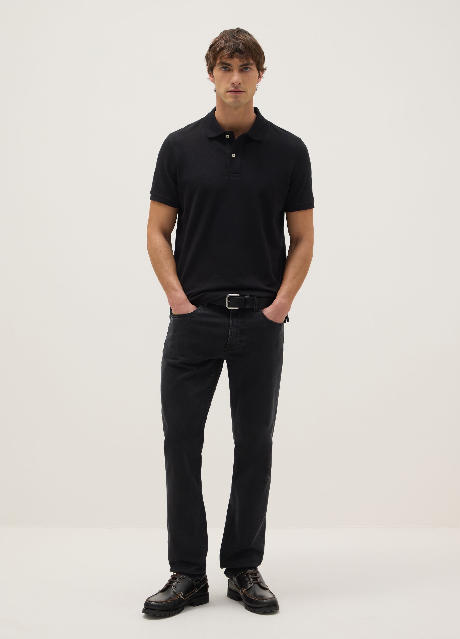 Schmal geschnittene schwarze Denim-Jeans