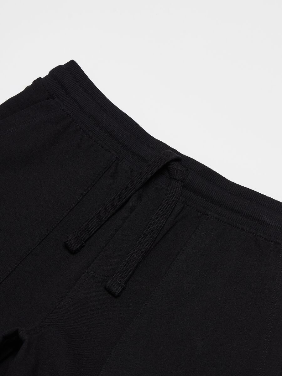 Shorts de tejido rizado color liso_1