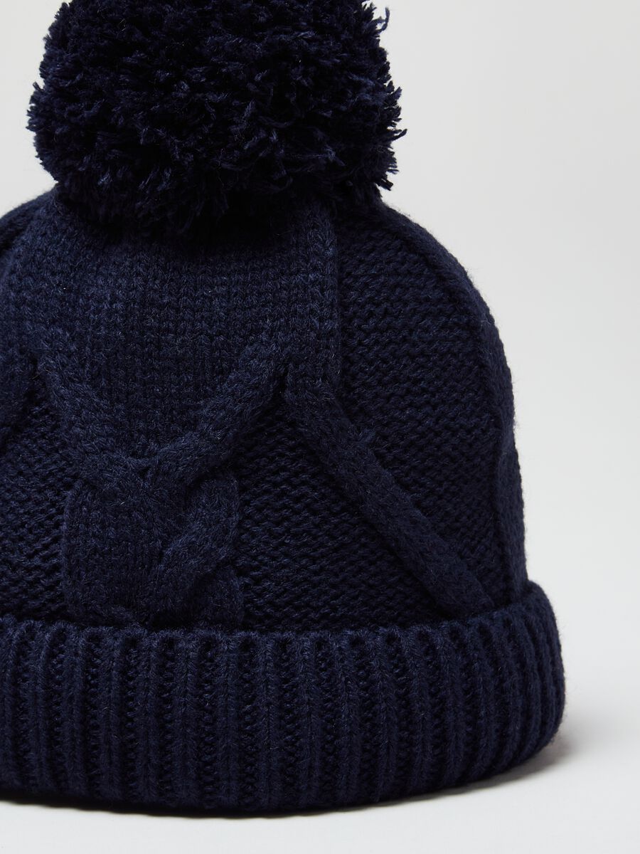 Knitted hat with pompom_2