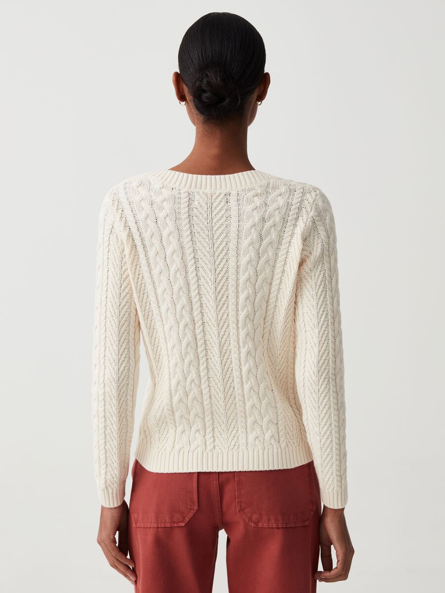 Cable-knit pullover with V neck_2