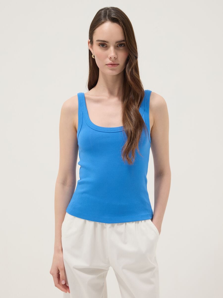 Camiseta de tirantes azul ajustada de algod&oacute;n el&aacute;stico_1