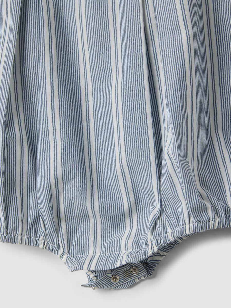Sleeveless romper made of pure cotton with multicolour stripes for baby girls_3