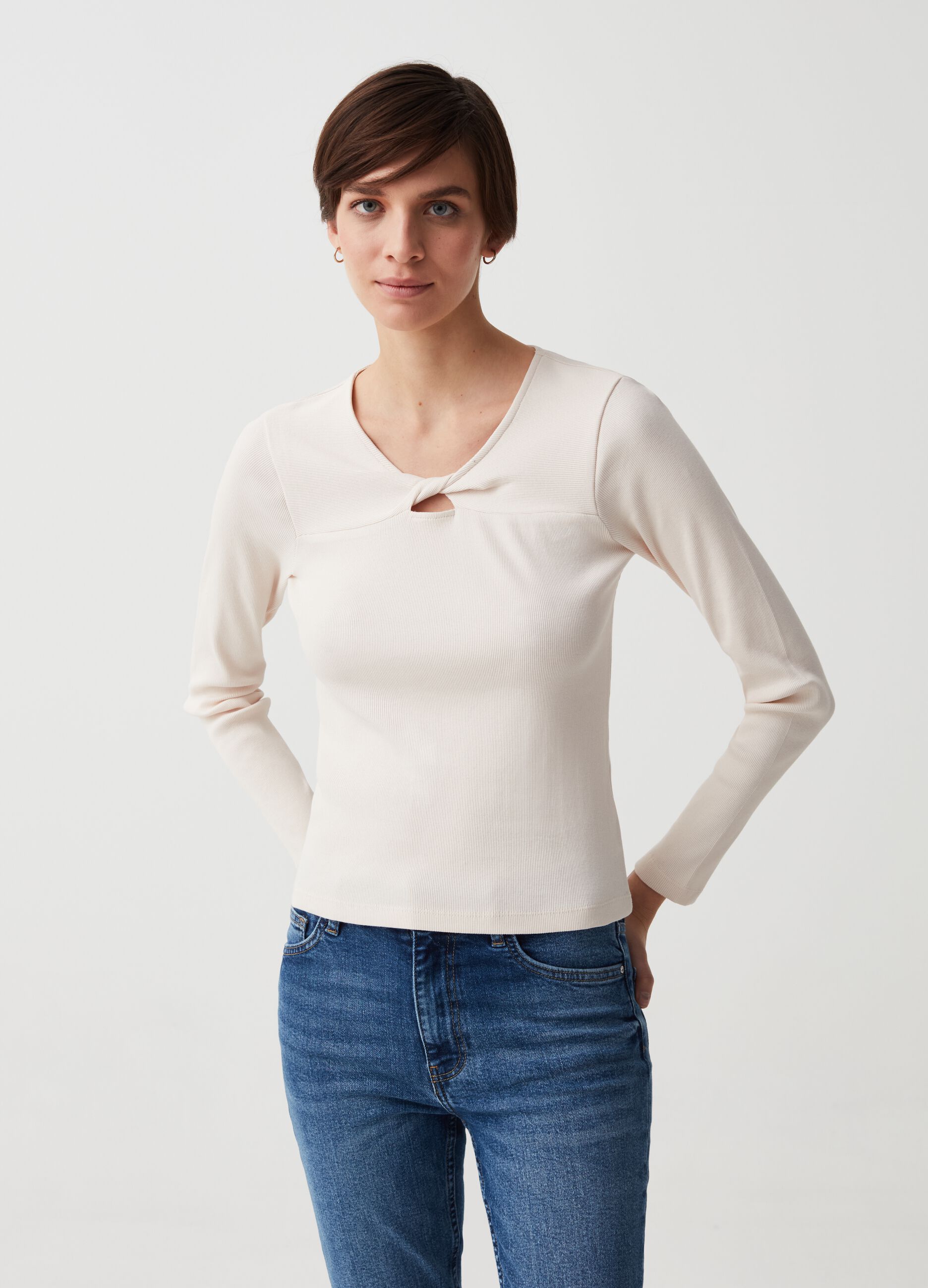 Long-sleeved T-shirt with knot