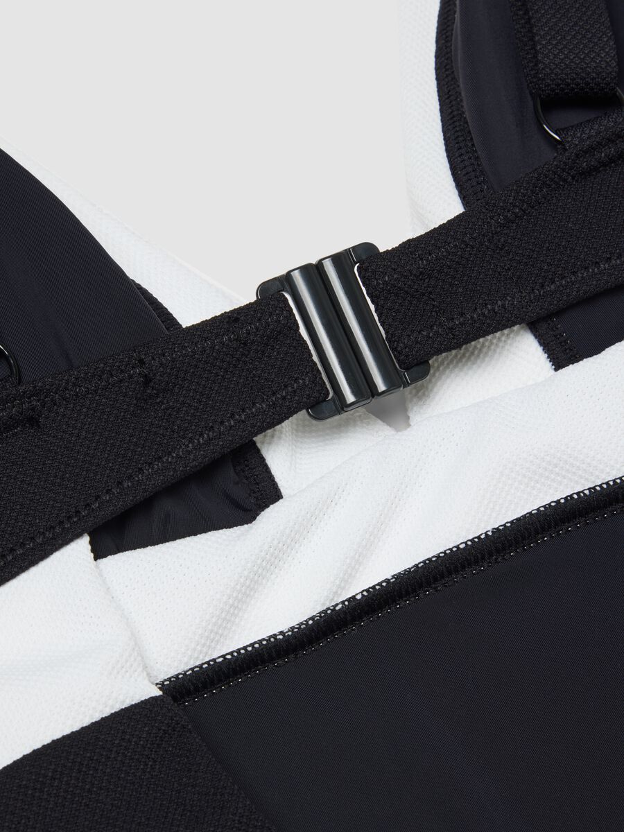 Schwarzer Badeanzug aus Stretchstoff mit V-Ausschnitt_5