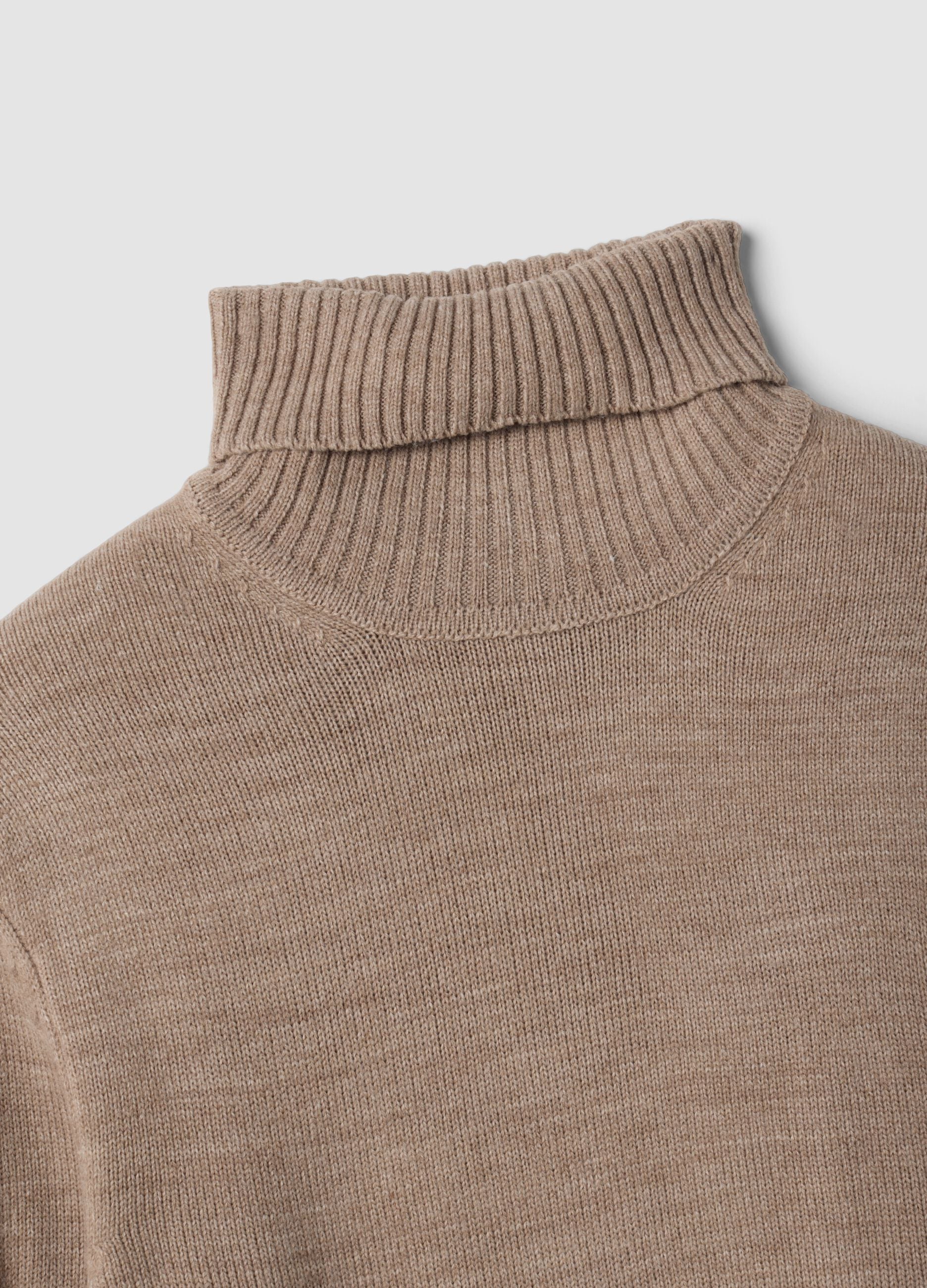 Maglia beige a dolcevita regular fit in jersey knit