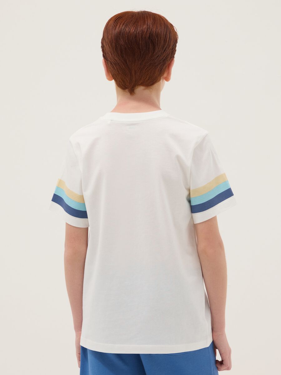 Boys&rsquo; white pure cotton T-shirt with striped sleeves_2