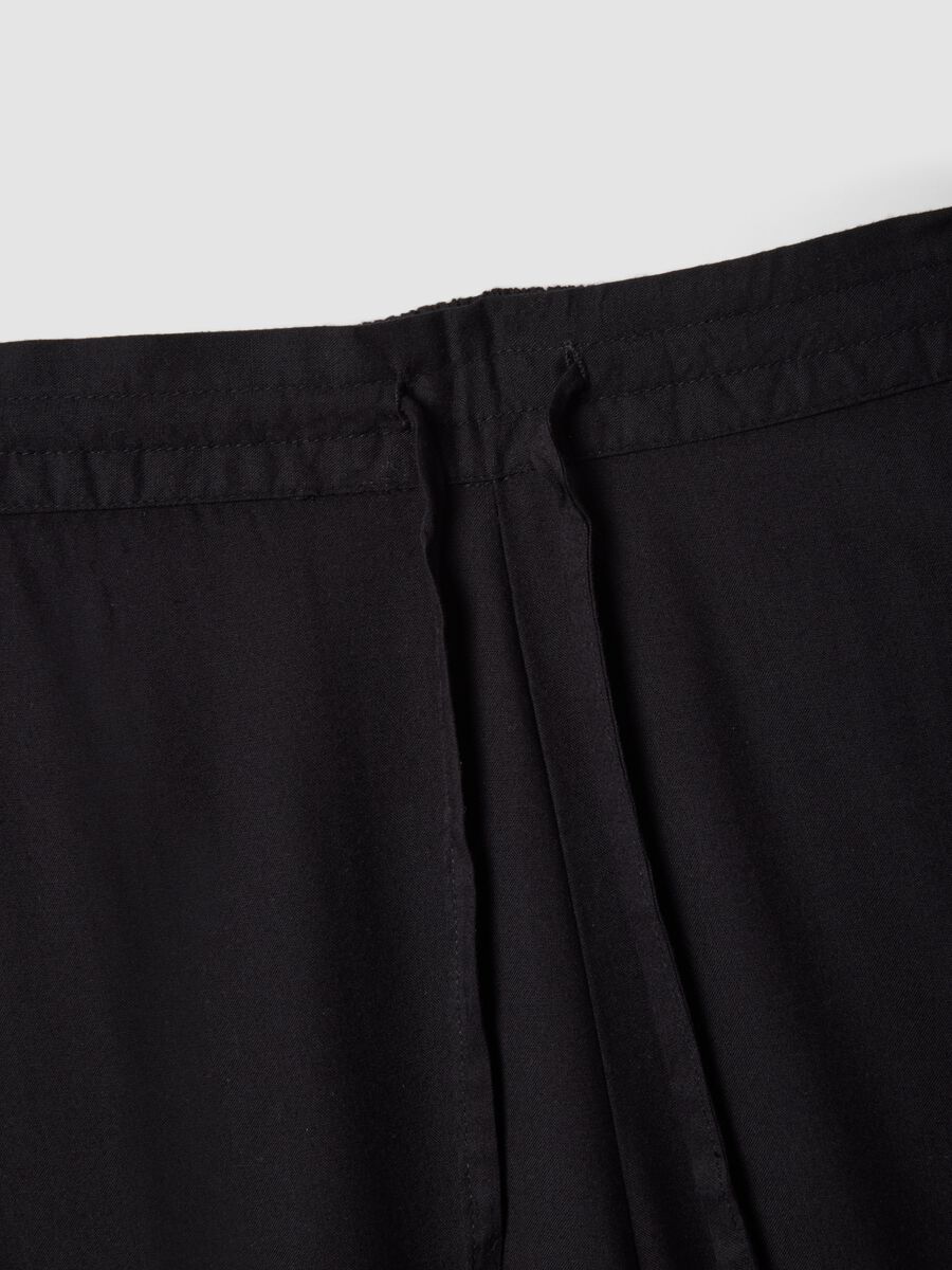 Lange Hose aus reiner Viskose in Schwarz_5