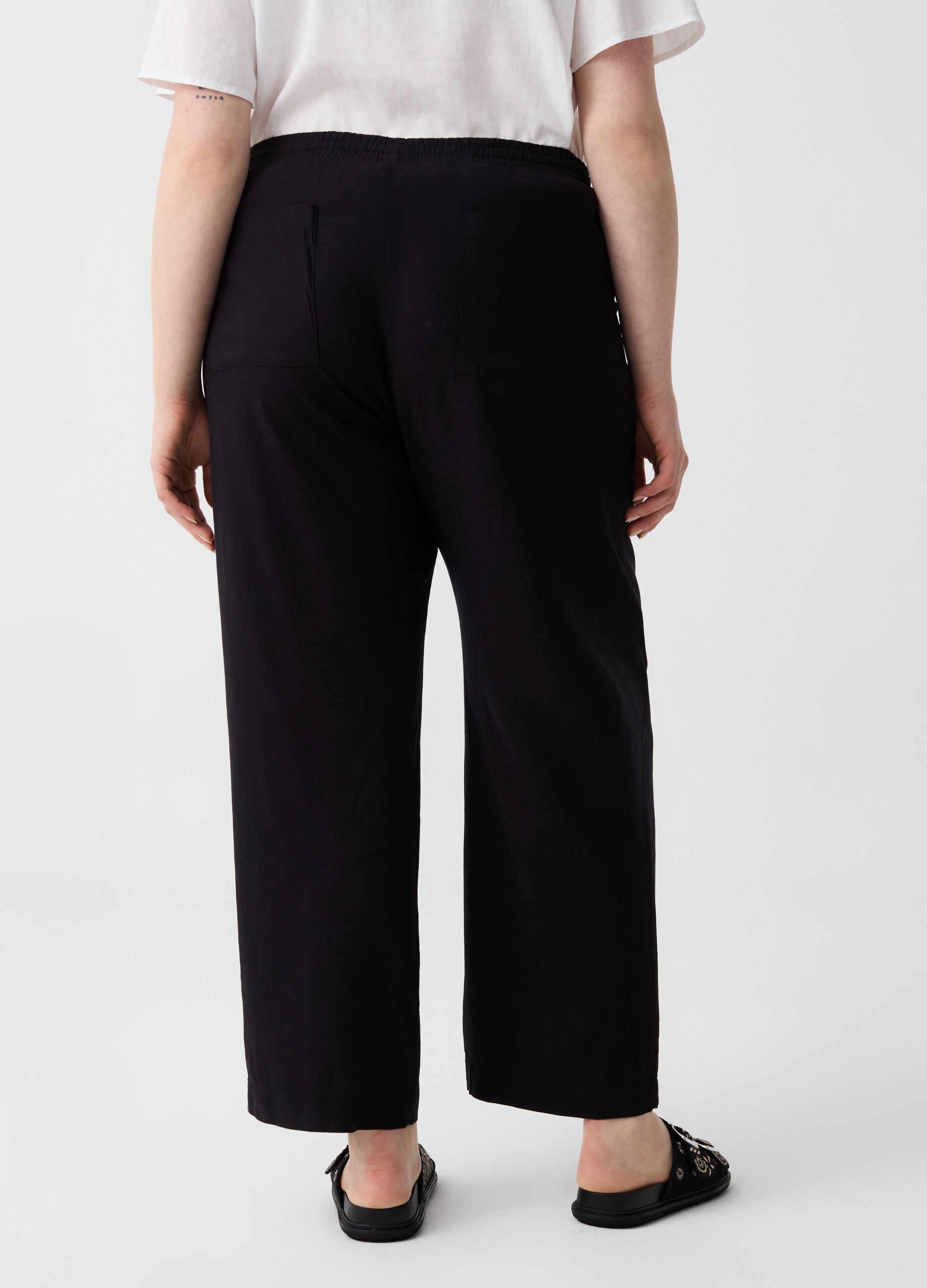 Curvy wide-leg trousers in viscose and linen