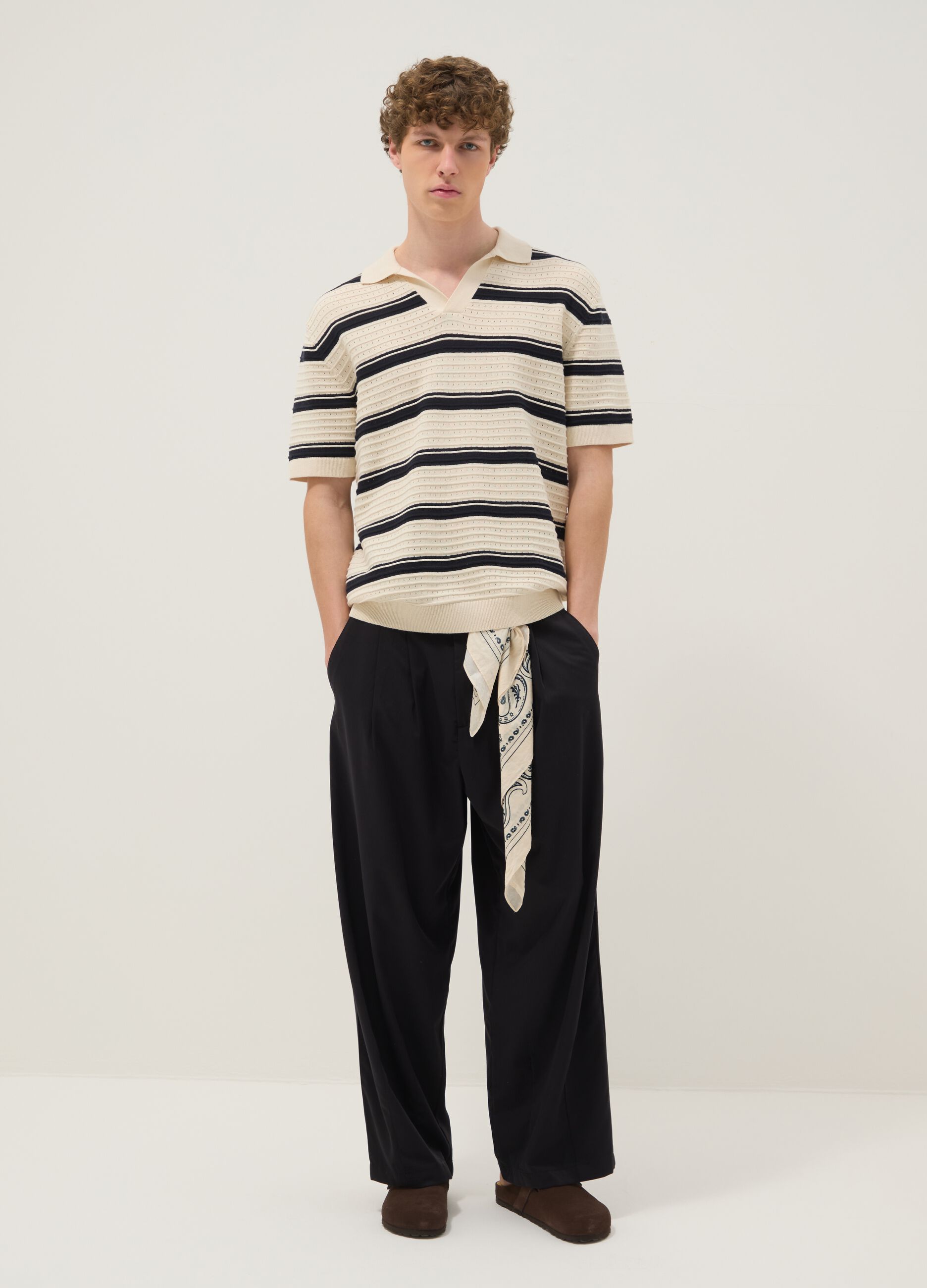 Beige gestreiftes Poloshirt aus reiner Baumwolle mit klassischem Kragen, Oversize-Fit