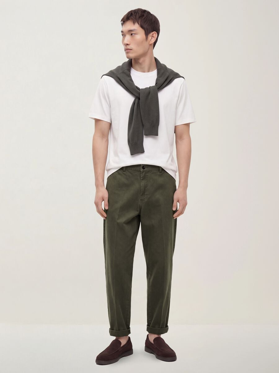 Green pure cotton carrot-fit chino trousers_1