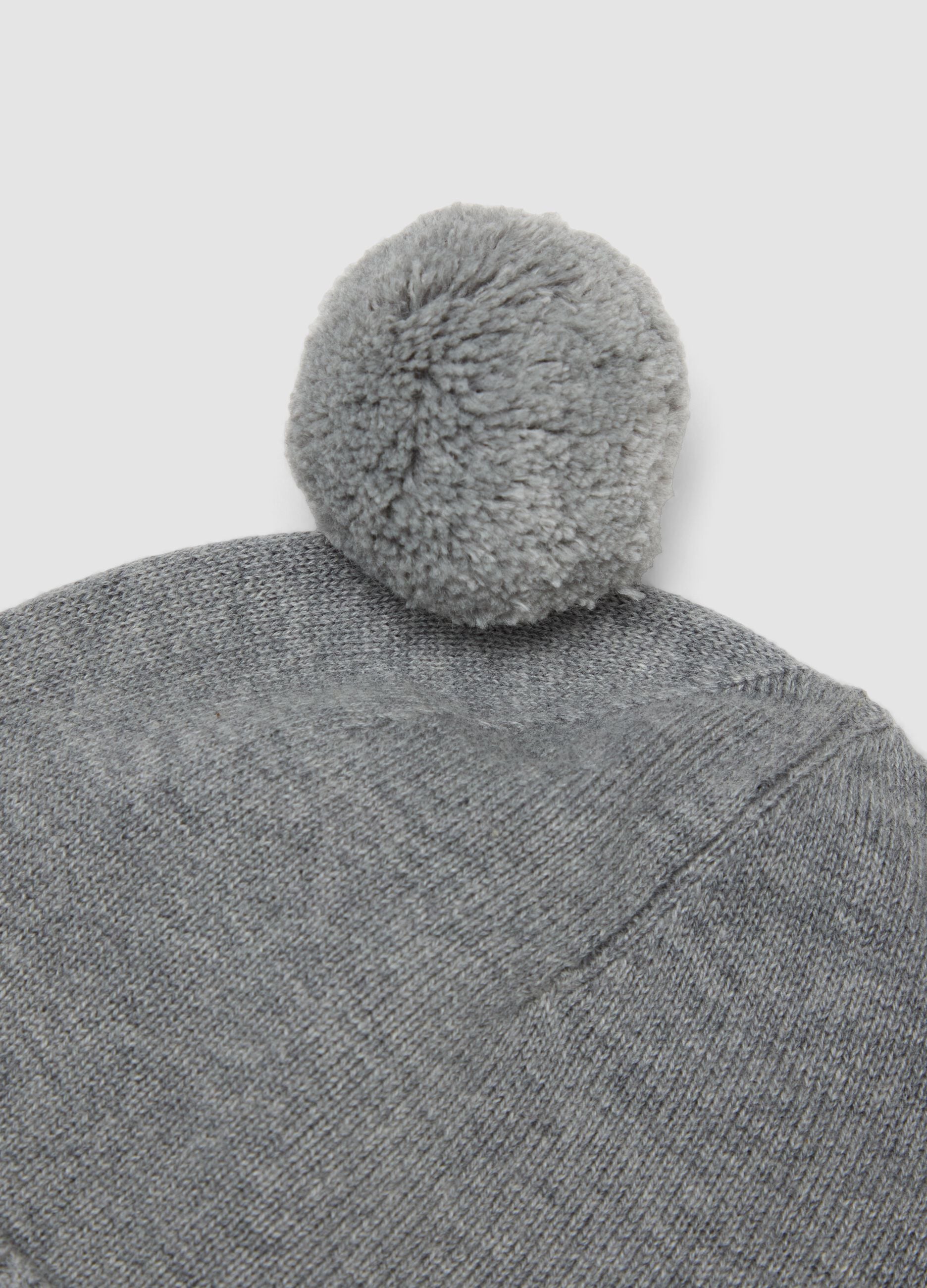 Graue Babym&uuml;tze aus reiner Bio-Baumwolle mit Pompons