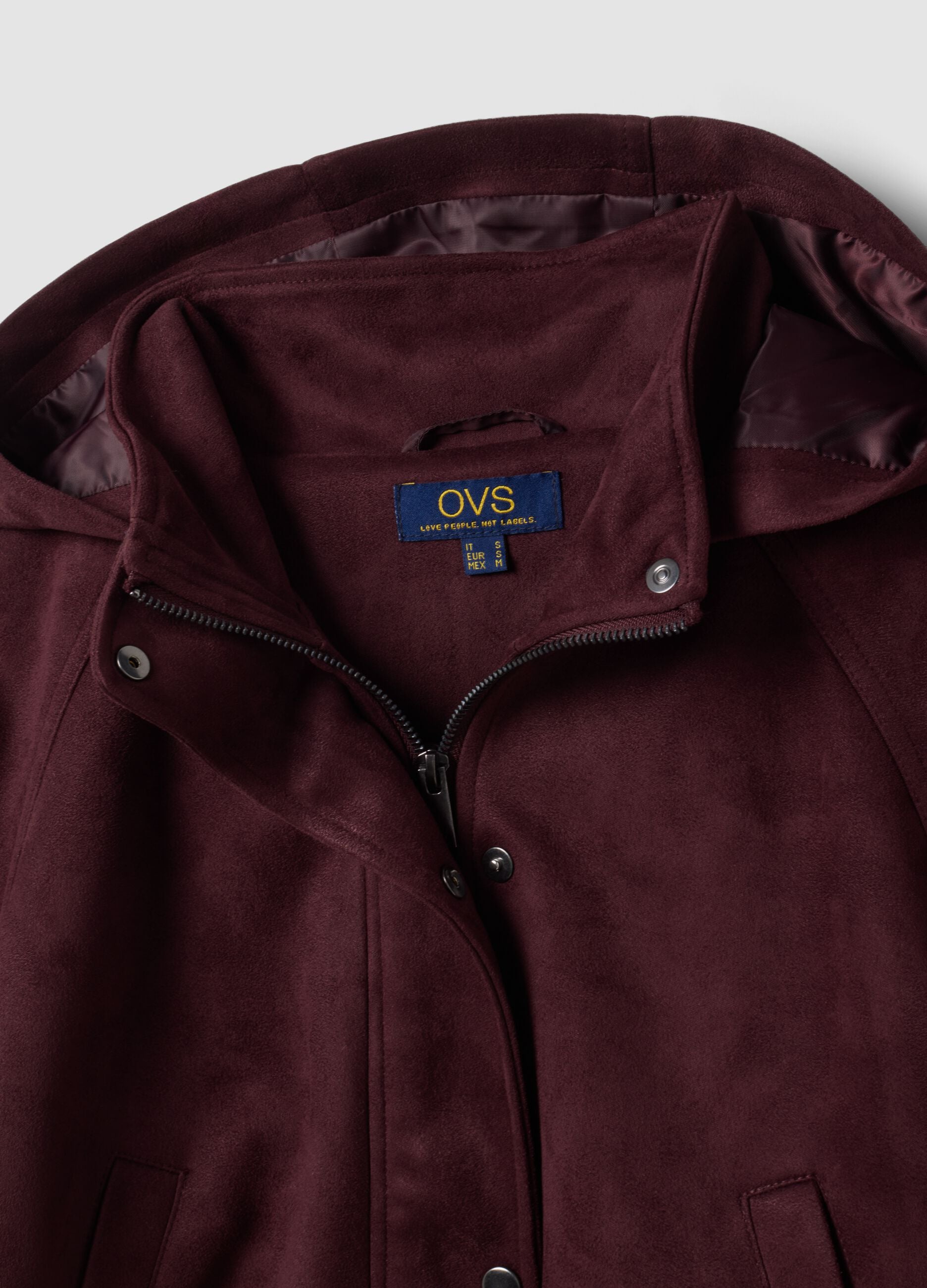 Parka viola con cappuccio e chiusura zip e bottoni