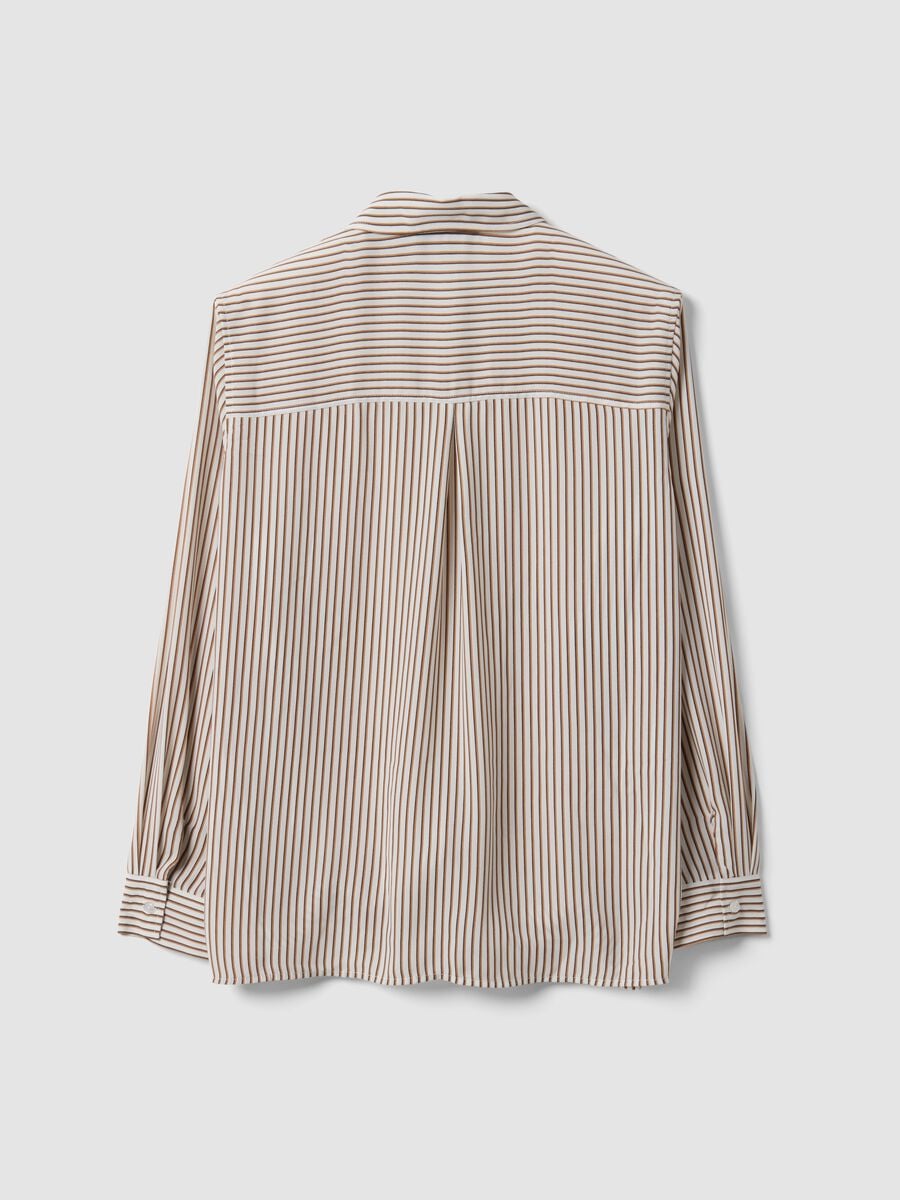 White striped shirt with classic collar, regular fit_1