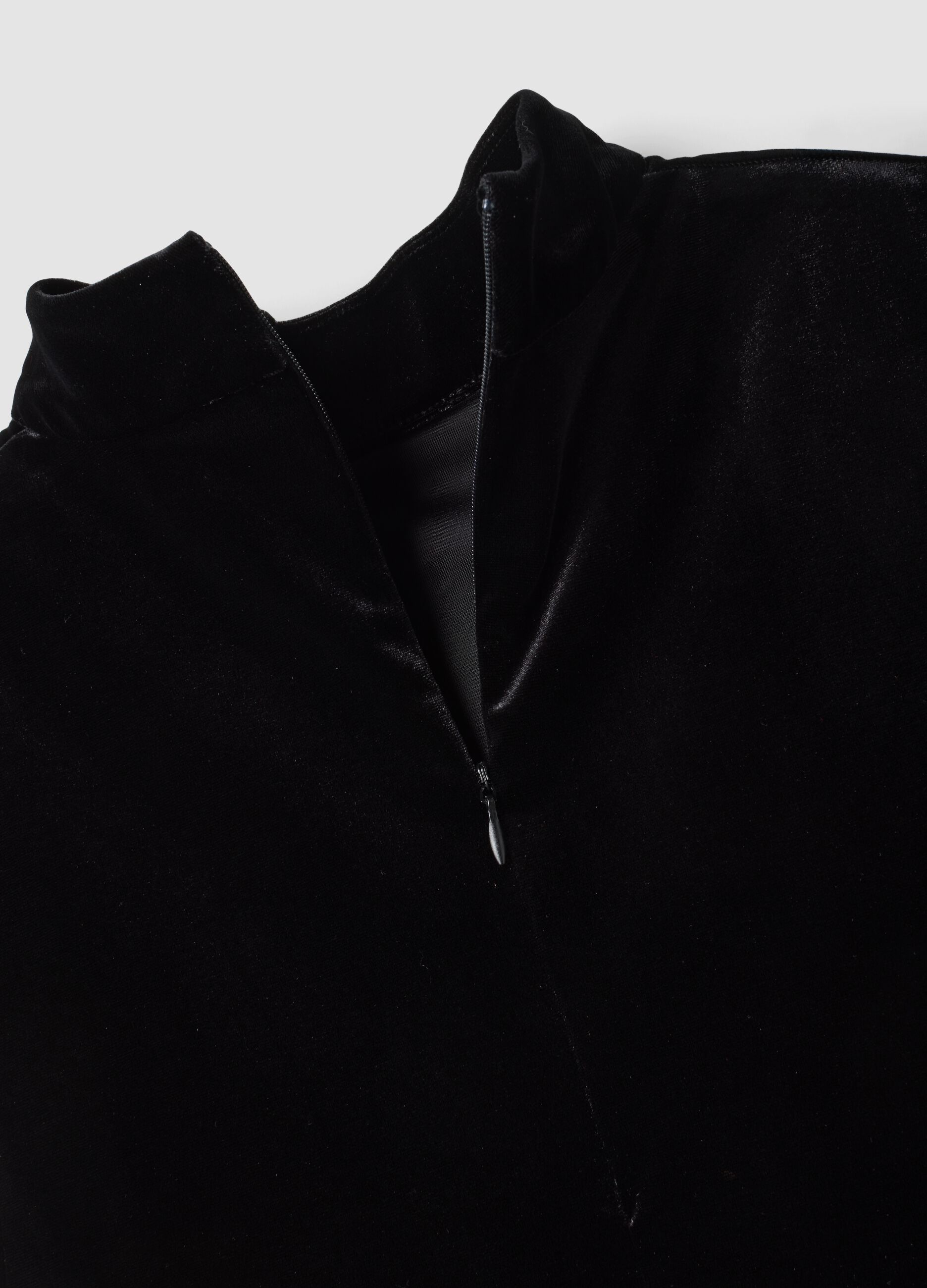 Abito nero in tessuto elasticizzato con Collo rialzato