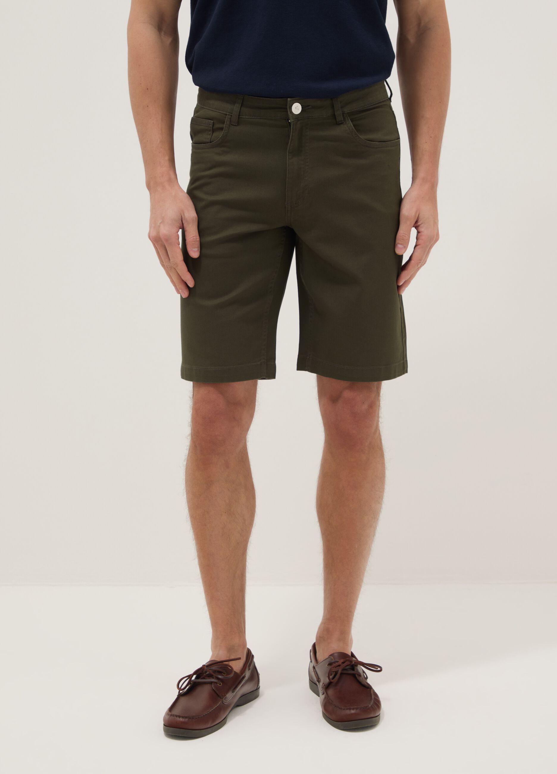 Gr&uuml;ne Bermuda-Shorts f&uuml;r Herren im Regular Fit