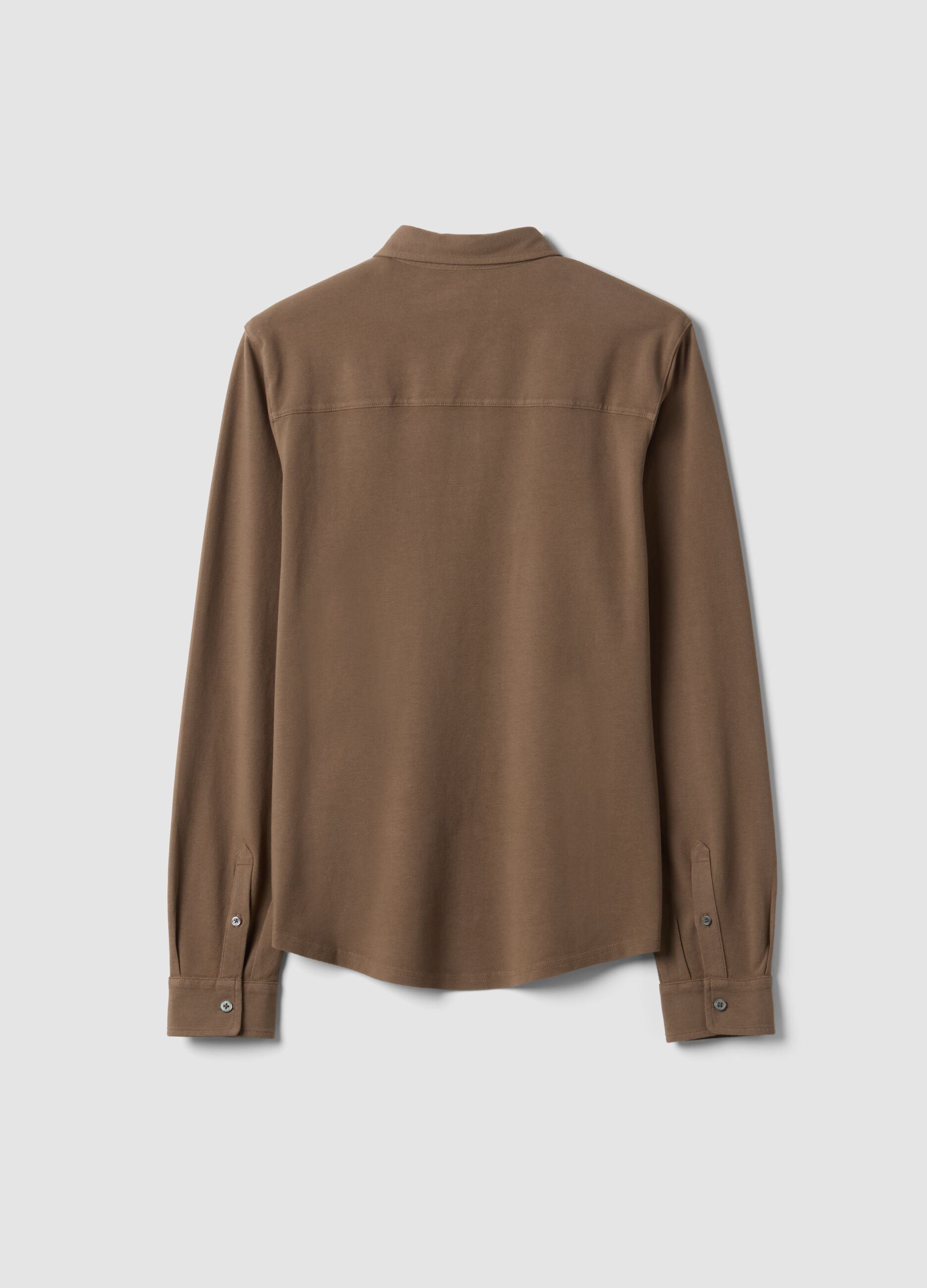 Polo piqu&eacute; marr&oacute;n de algod&oacute;n puro de manga larga, corte regular